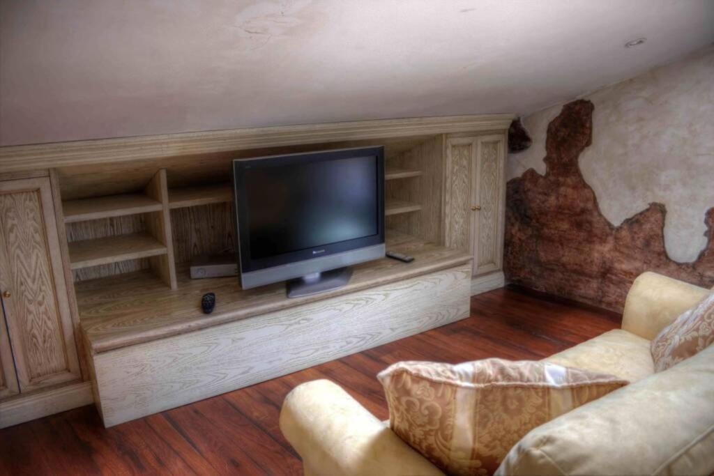 Santa Maria ad Valetudinarium Apartment Abbadia San Salvator Bagian luar foto