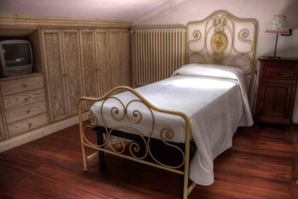 Santa Maria ad Valetudinarium Apartment Abbadia San Salvator Bagian luar foto