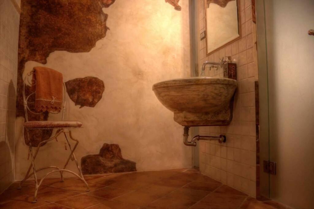 Santa Maria ad Valetudinarium Apartment Abbadia San Salvator Bagian luar foto